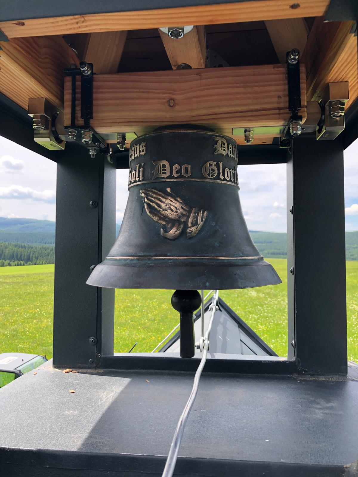 Glocke mit moderner Metallaufhängung von Reinwarth Metallverarbeitung